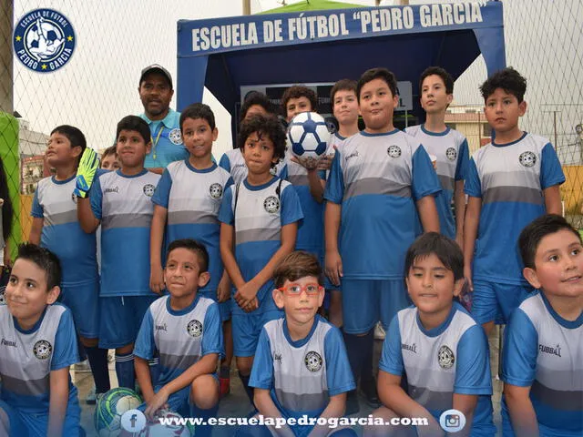 Pedro García tiene su propia escuela de fútbol para menores de edad. Foto: Facebook
