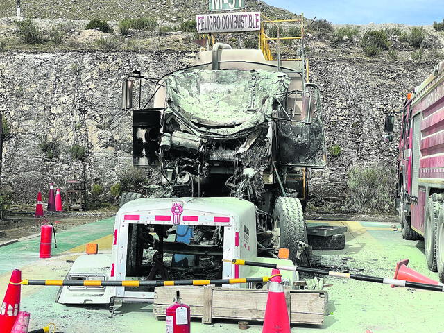 Incendiado. Minera reportó quema de sus vehículos. Foto: Zaida Tecsi/La República
