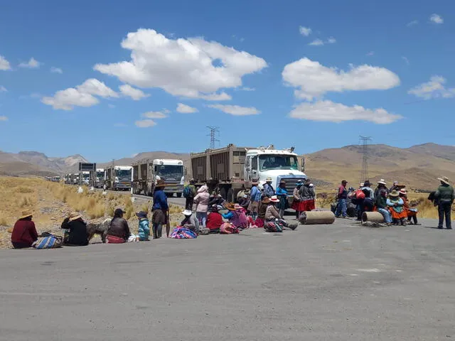 protesta. Bloqueo en el corredor vial del sur en la Provincia de Espinar. Camiones varados son de empresas mineras Antapacay  y Hudbay y Las Bambas.