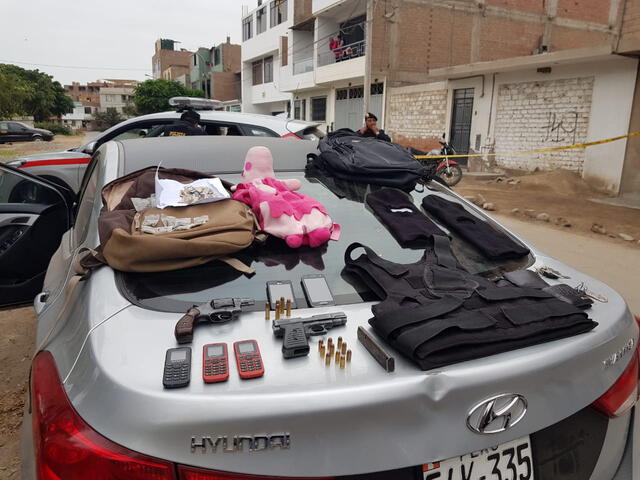 Los Olivos: policía detiene a cuatro sujetos con armas y pasamontañas