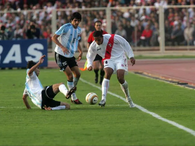 Perú vs. Argentina se enfrentaron por los cuartos de final de la Copa América 2004 en Chiclayo. Foto: Twitter