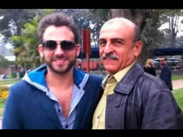 Rodrigo González con su papá antes de morir.