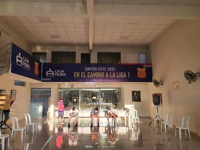 Jugadores del equipo Albo llegaron a la Casa Alba. Foto: Facebook