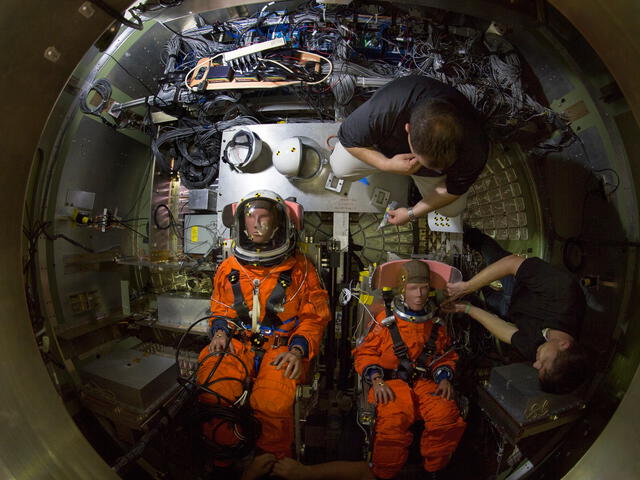 A bordo de la nave Orion, viajarán maniquíes con sensores de radiación que servirán para allanar el terreno a las misiones tripuladas. Foto: NASA