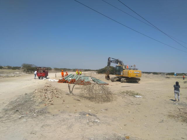 La población pide el retiro de la maquinaria de la zona. Foto: Carlos Orozco