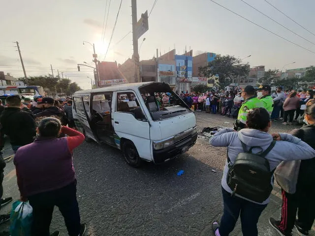 Choque entre combi y taxi deja a una niña fallecida en Los Olivos