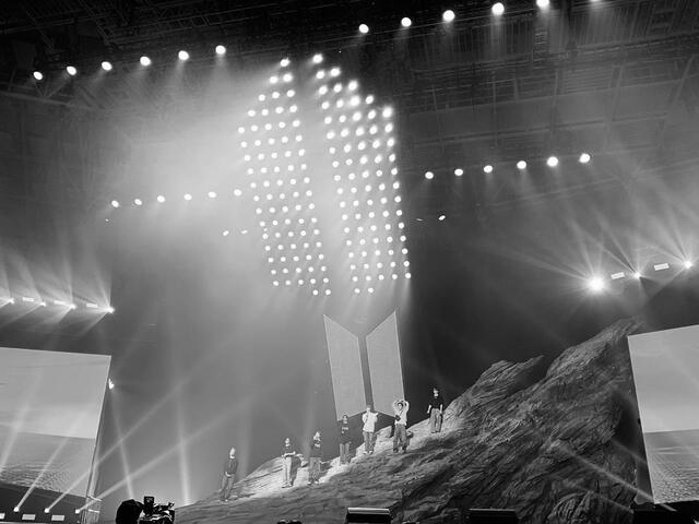 Fotos de RM, Jin, Suga, Jimin, J-Hope, V y Jungkook de BTS durante el concierto. Foto: @sonsungdeuk / Big Hit