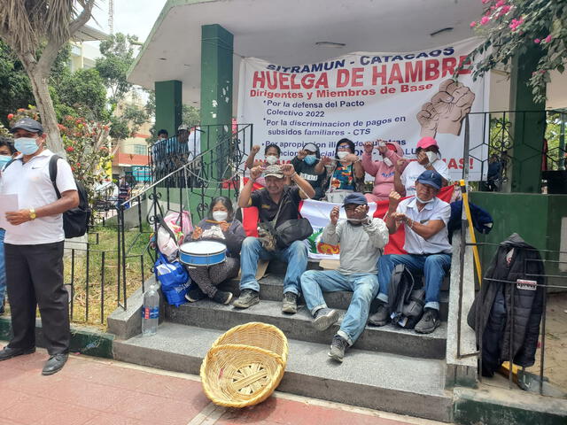 Trabajadores ediles de Catacaos acatan huelga de hambre