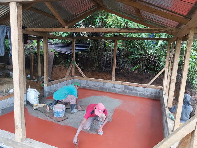 Inicio de la construcción de la vivienda para la anciana. Foto: Facebook