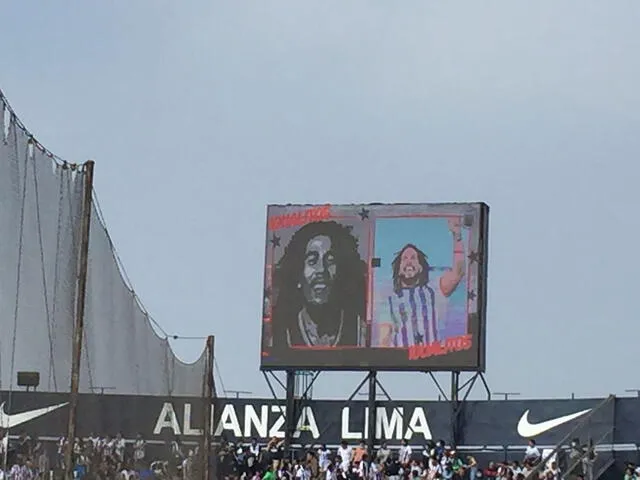 Hincha de Alianza Lima es comparado con Bobe Marley en el estadio de Matute. Foto: Alianza Lima