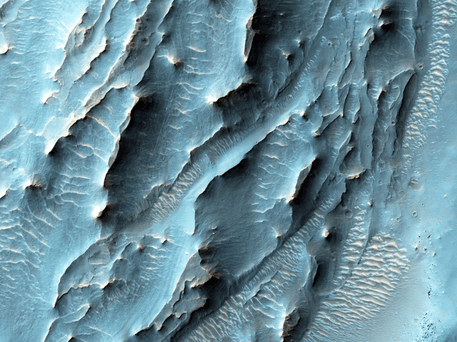 Extrañas texturas en el suelo del cráter Gale. Foto: NASA / JPL-Caltech / Univ. De Arizona