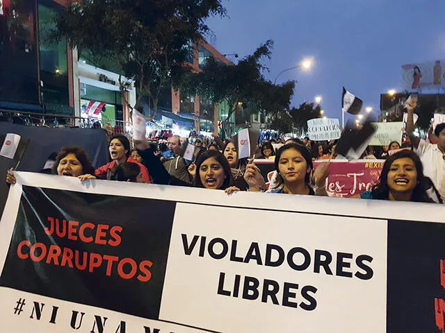 Miles toman las calles en rechazo a la corrupción en el país
