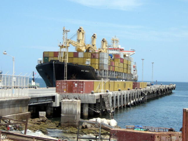 Perú firma convenio para que mercancía boliviana se mueva por el puerto de Ilo