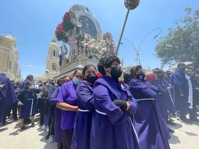 Anda del Señor de los Milagros volvió a recorrer calles de Chiclayo. Foto: Rosa Quincho/Urpi LR. Anda del Señor de los Milagros volvió a recorrer calles de Chiclayo. Foto: Rosa Quincho/Urpi LR.