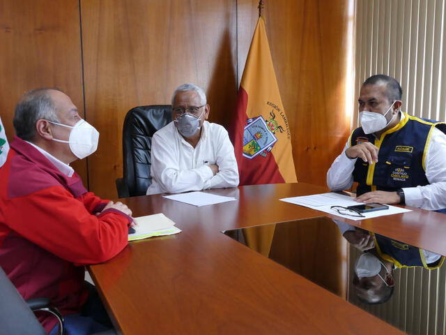 Reunión entre el ministro de Trabajo y autoridades de Lambayeque. Foto: GRL.