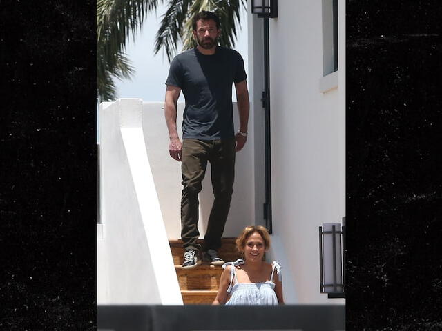 Jennifer Lopez y Ben Affleck son fotografiados juntos
