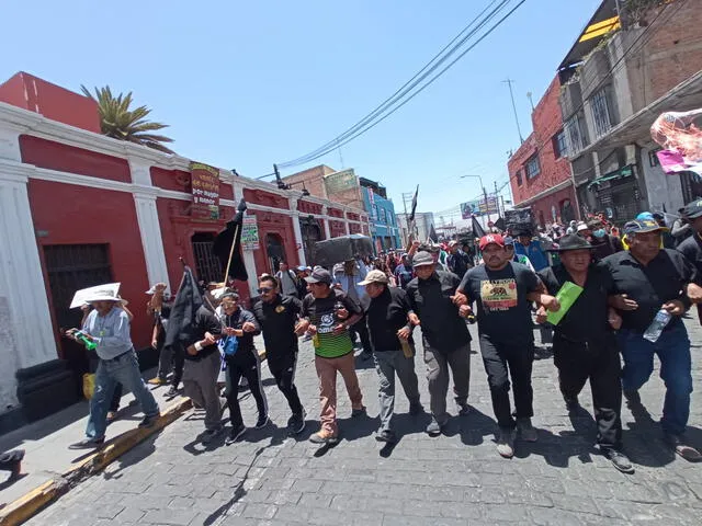 Se reanudaron protestas contra el gobierno de Boluarte en Arequipa