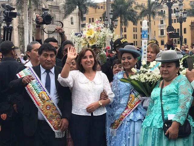 Dina Boluarte celebró el día de la Inmaculada Concepción en la plaza de armas