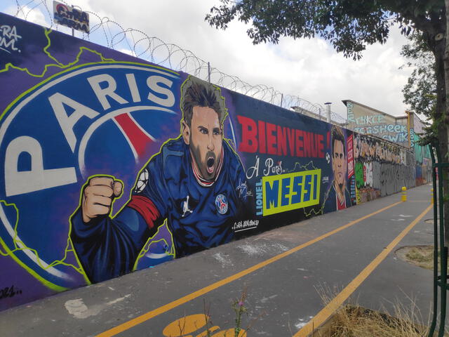 Mural de Messi que se luce en las calles de París. Foto: TyC Sports