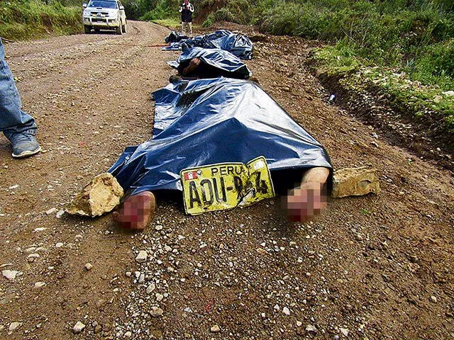 Cuatro mueren tras caída de camión de caudales a abismo
