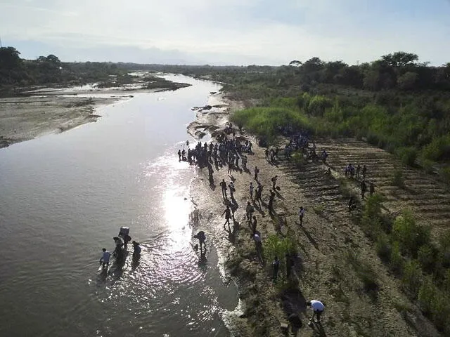 Agricultores toman puente por alza de tarifa de agua y abandono del agro en Sullana