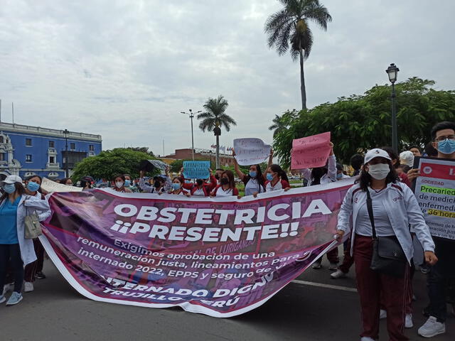 Protesta de internos de medicina en Trujillo.