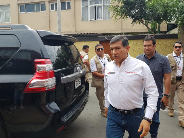 Carlos Morán se reunió este sábado con representantes de la comunidad venezolana en el Perú. Foto: La República