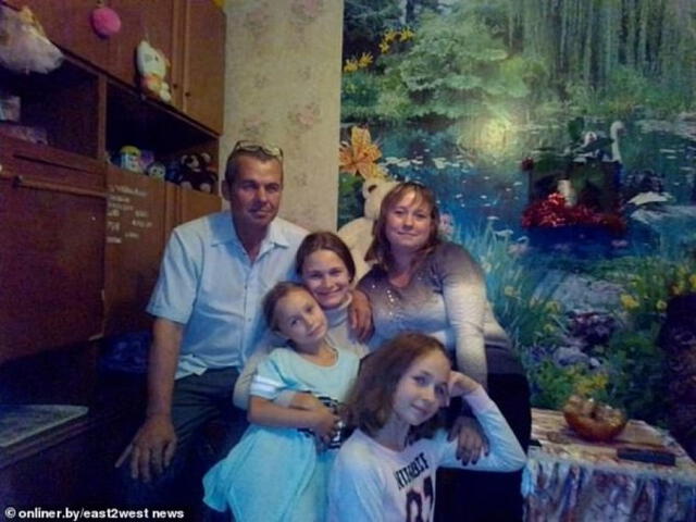 Foto tomada cuando Yulia tenía 4 años junto a su familia. Foto: The Sun