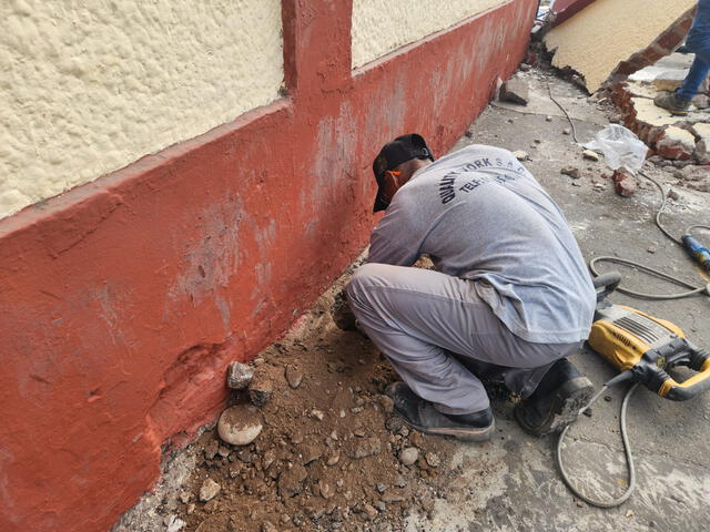 Refaccionan muro de Puerta 3 de San Marcos. Foto: Vanessa Sandoval / URPI-LR Refaccionan muro de Puerta 3 de San Marcos. Foto: Vanessa Sandoval / URPI-LR