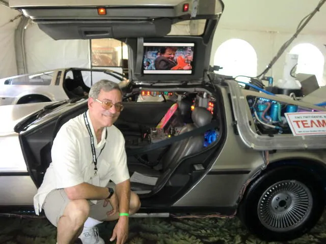 Bob Gale y el auto del futuro.