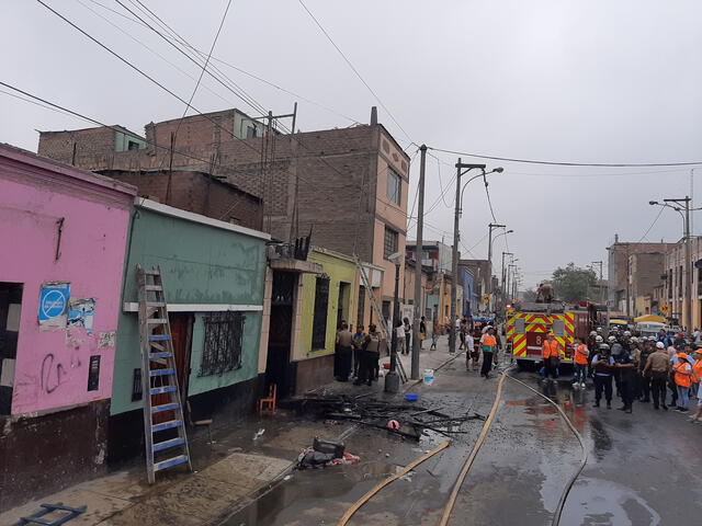 Incendio en Barrios Altos fue controlado. Foto: Bomberos Perú.