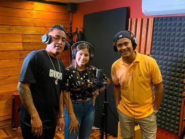 Christian Cueva junto a su hija mayor Fabiana en el estudio de grabación de Los Villacorta.