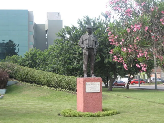 Estatua de Edwin Vásquez