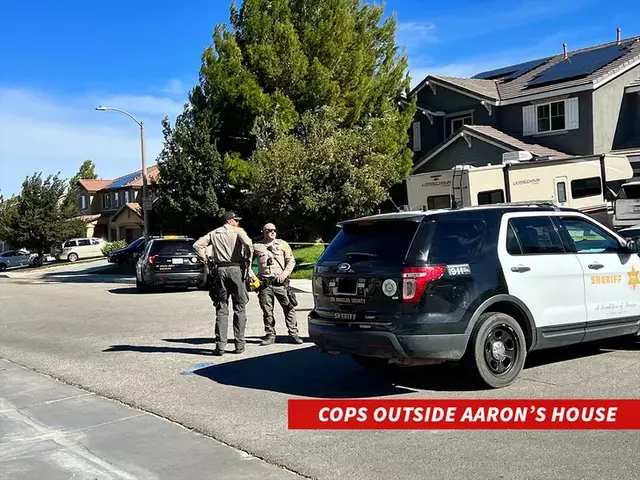 Efectivos policiales fueron a casa de Aaron Carter para constatar la denuncia