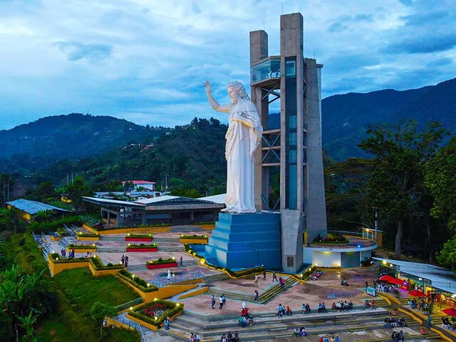  Puedes apreciar la escultura de casi 40 metros de altura llamada El Santísimo. Foto: Weekend Satander   