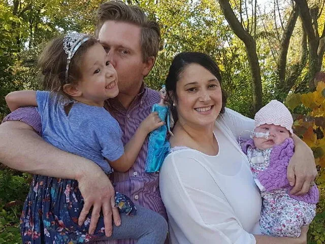  La familia Bowyer ha pedido apoyo a través de GoFundMe para costear los elevados precios del tratamiento. Foto: The Mirror    