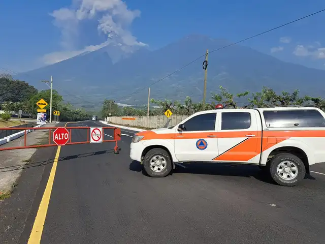 La Conred de Guatemala procedió a cerrar las carretas ante la erupción del volcán de Fuego. La Conred de Guatemala procedió a cerrar las carretas ante la erupción del volcán de Fuego.