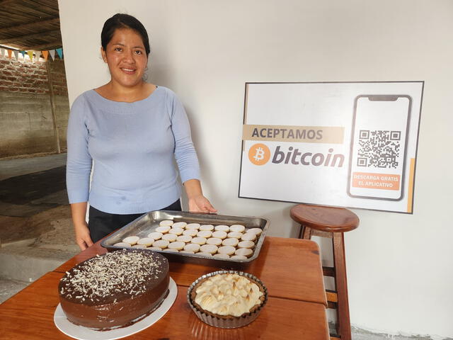  En <strong>Quebrada Verde </strong>todas los negocios han optado por pagar y comprar con bitcoin. Foto: Rosario Rojas/ La República   