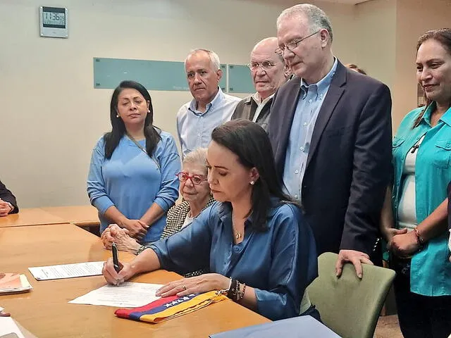María Corina Machado formalizó su candidatura para la Primaria 2023 en Venezuela. Foto: Comisión Nacional de Primaria/Twitter.