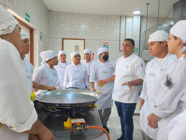  La carrera de Cocina tiene una duración de dos años y medio en la Fundación Pachacútec. Foto: Fundación Pachacútec/Instagram   