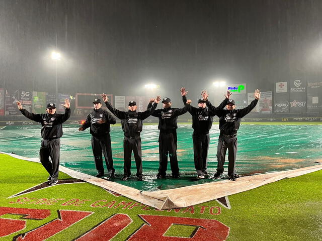 El juego 3 entre Leones vs. Pericos quedó pausado por lluvias. Foto: Leones de Yucatán 