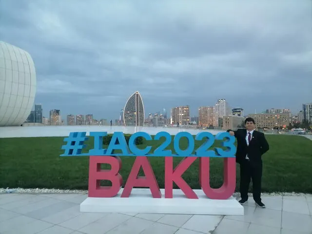 El estudiante en los exteriores de la IAC 2023. Foto: cortesía de Juan Palacios    