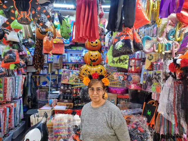  Las vinchas de Catrina se venden hasta en S/15. Foto: Urpi    