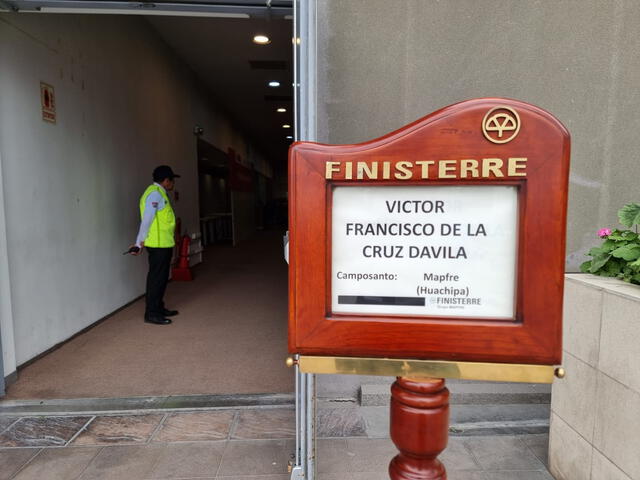  Restos de Iván Cruz son velados en cementerio de Mapfre. Foto: La República    