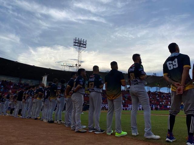 Leones del Caracas vs Caribes de Anzoátegui EN VIVO