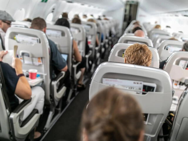 El costo de los pasajes de avión se ha incrementado en los últimos años, por lo que existen varias técnicas para economizar su compra. Foto. iStock   