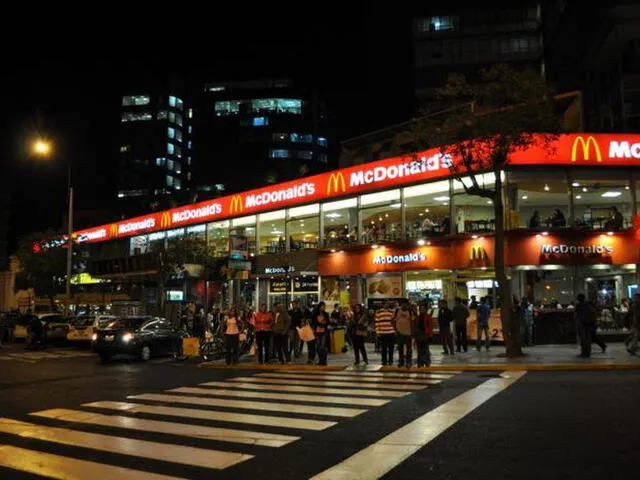 El McDonald's de la avenida Benavides. Foto: Google   
