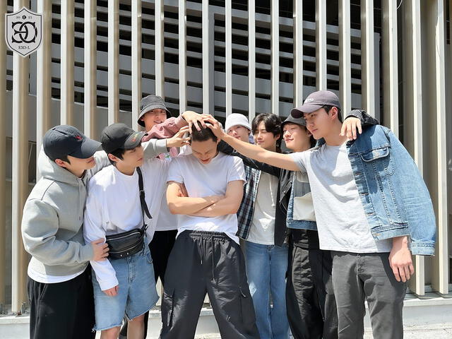 Todos los integrantes de EXO, menos Lay, despidieron a Kai cuando se fue al servicio militar. Foto: SM 