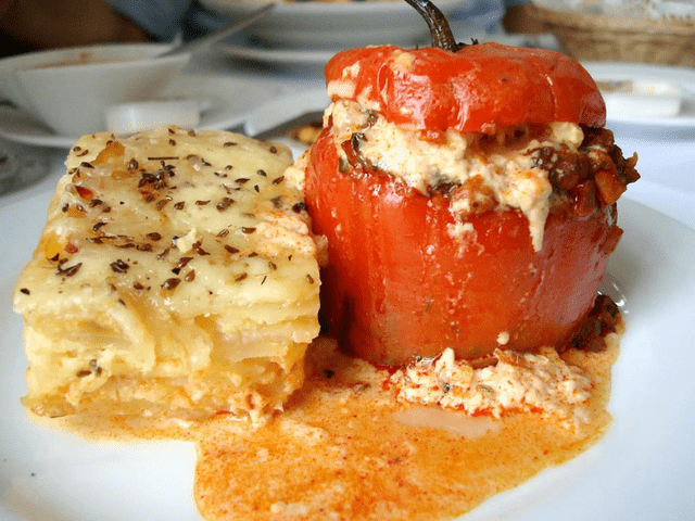  El rocoto relleno es uno de los platos típicos de la región de Arequipa. Foto: Peru Delicias   