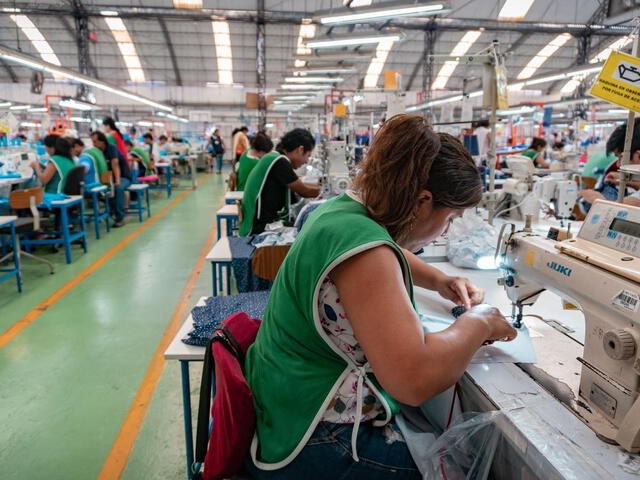  La Ley n.º 31969 busca impulsar sectores como el textil. Foto: ComexPerú   